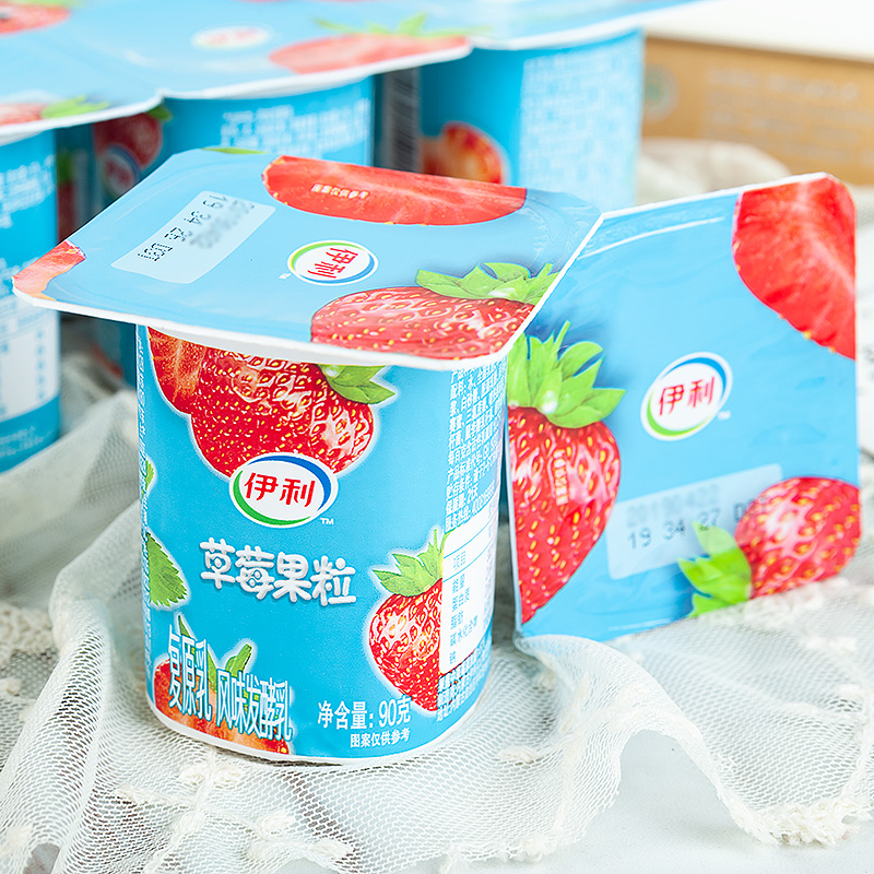 伊利 草莓果粒风味发酵乳酸奶 90g*8杯/联